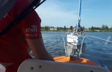 Ratownicy wycinali mężczyznę, który zaklinował się w oknie łodzi
