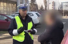 Typowa złotówa kłóci się z policjantem, "nie przyjmuję mandatu"
