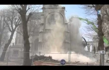 Postępy laicyzacji we Francji. wyburzenie neogotyckiej kościelnej budowli