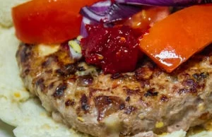 Przepis na Pljeskavice - smaczne i łatwe danie nazywane bałkańskim burgerem