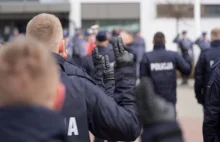 Policja zaprasza na kawę i oferuje pracę za 3150 złotych na rękę [WIDEO]