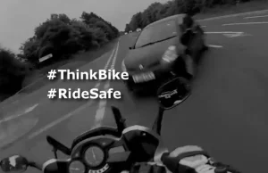 Śmiertelny wypadek: matka motocyklisty publikuje drastyczne video jako kampanię