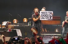 Pearl Jam wsparł protesty przeciw zaostrzeniu prawa aborcyjnego w Polsce