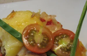 Gotuj z Wykopem: Zapiekanka ziemniaczana w pomidorach
