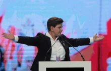 Szydło nagradzała samą siebie i ministrów już w 2016 roku