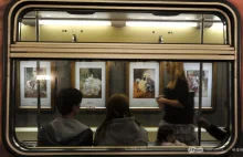 W Moskiewskim metrze wywieszono reprodukcje znanych malarzy.