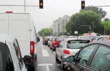 W Warszawie jest 2 razy więcej samochodów/osobę niż w Berlinie