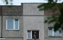 Wyskoczył z balkonu bo nie mógł wyjść do pracy!