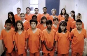 Stany Zjednoczone będą więzić dzieci imigrantów w b. obozie koncentracyjnym