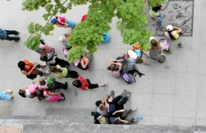 Rodzice biorą kredyt na szkolną wycieczkę. Żeby się dziecko nie wstydziło