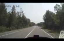 [Rosja] Ciężarówka przewraca się po pęknięciu opony. W stylu Final Destination.
