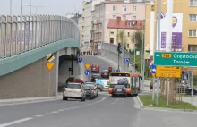 Koleiny, krzywe lampy, ruszająca się płyty - tak po roku wygląda kielecki...