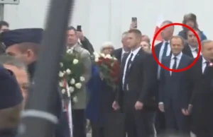 „Do więzienia” - Donald Tusk ciepło przywiany w Warszawie [wideo]