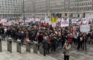 Banki nielegalnie zabrały im pieniądze? Frankowicze wyszli na ulice Warszawy