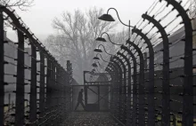 Strażnik obozu w Auschwitz oskarżony o współudział w morderstwie 300 000 osób
