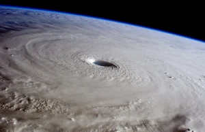 Super tajfun Maysak i piekne zdjecia NASA