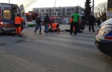 Lublin. Autobus miejski przejeżdża pieszych na przejściu (wideo)