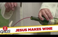 Jezus zamienia wodę w wino.