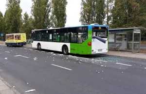 Szczecin: Food truck uszkodził autobus. A później... sprzedawał dalej jedzenie