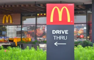 McDonald's zwolni wszystkich pracowników drive-thru i zastąpi ich robotami
