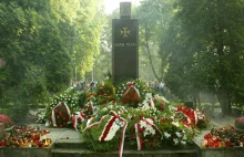 Okrzyki i gwizdy podczas obchodów rocznicy Powstania Warszawskiego