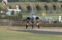 Występ myśliwca Saab Draken na pokazach lotniczych w RAF Waddington