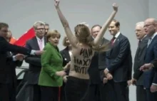 Femen półnago przed Angelą Merkel i Władimirem Putinem - zdjęcie