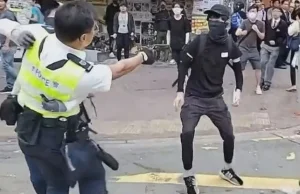 Brutalne starcia na ulicach Hongkongu. Policja postrzeliła demonstranta