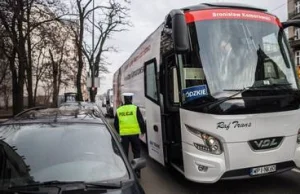 Bronkobus zajął nielegalnie ulicę. Przyjechała policja i... pouczyła...