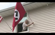 Na znak protestu wywiesił flagę ze swastyką obok amerykańskiej.