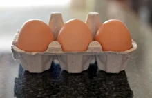 Kolejne partie jajek wycofane ze sprzedaży. Trafiły nie tylko do Biedronki!
