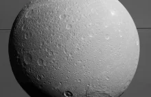 CASSINI: Pożegnanie z Dione - zdjęcia