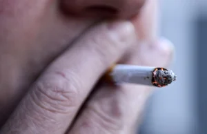 Brytyjczycy chcą zakazać sprzedaży papierosów osobom urodzonym po 2000 roku