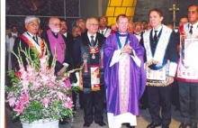 Biskup dostał medal od masonerii