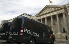 Policjanci przepraszają, że nie aresztowali bankierów i polityków