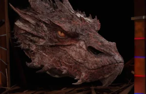 Smaug udziela wywiadu w The Colbert Report.