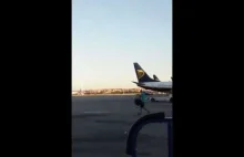 Spóźniony pasażer gonił samolot Ryanaira… po płycie lotniska