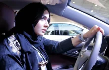 "Zaufaj Allahowi i w drogę!". Po latach zakazu Saudyjki za kierownicą
