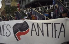 Antifa pobiła mężczyznę żelaznym prętem za hiszpańską flagę na ubraniu