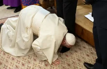 Skandal w Watykanie? Dlaczego papież uklęknął przed politykami z Sudanu?...