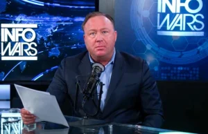 Piewca teorii spiskowych Alex Jones twierdzi, że to wina jego "psychozy"