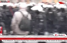 Policja usuwa ObywateliPRL z trasy Marszu Niepodległości