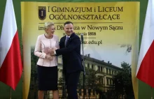 Prezydent Andrzej Duda w wyśmienitym humorze. Żart z Emmanuela Macron...