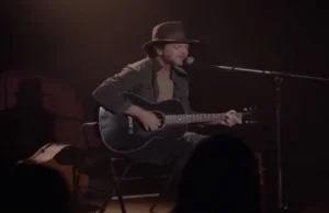 Eddie Vedder zagrał nową piosenkę w serialu Twin Peaks