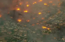 Widok z lotu ptaka nad płonącą dzielnicą Ventura w Kalifornii