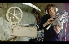 Wintergatan i jego własnej konstrukcji dwa instrumenty, pozytywka oraz Theremin