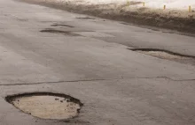 Niebezpieczne dziury w drogach