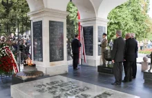 Ukraiński historyk:uroczystości przy Grobie Nieznanego Żołnierza obrażają Ukraiń
