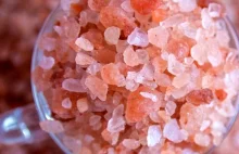 Sól himalajska to przekręt, który ma wyciągać z ludzi kasę