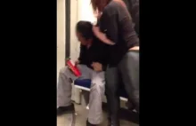 "Opętana" kobieta atakuje pasażera w pociągu